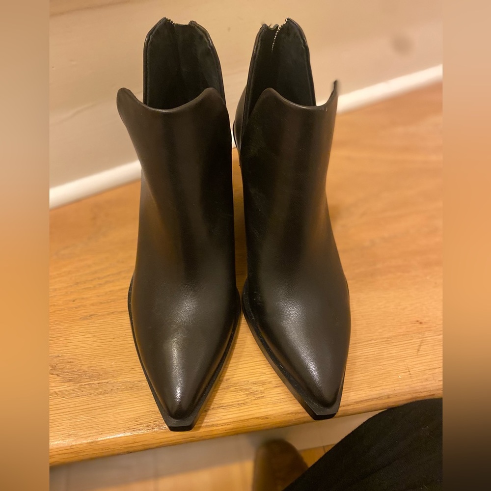 Black Vince Camuto Gigietta